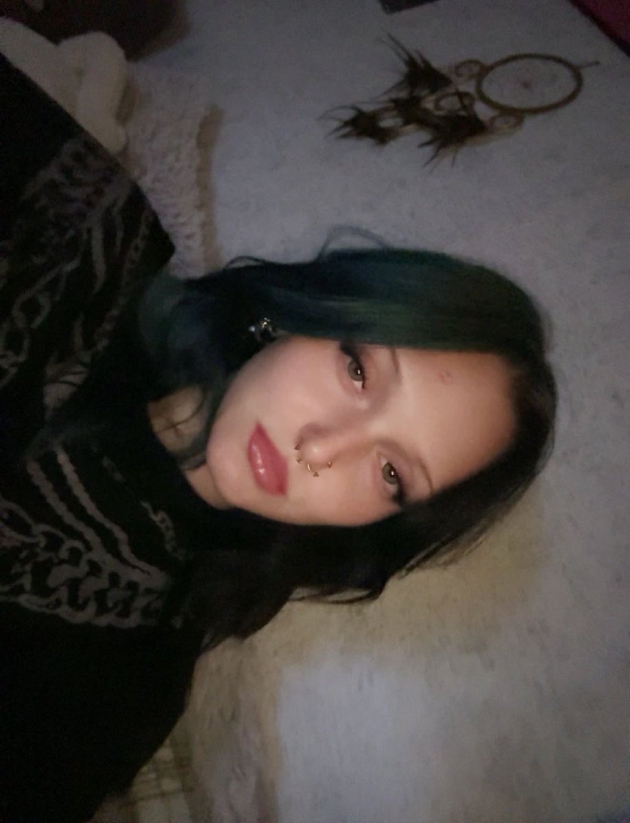 cutechloelol's tweet photo. who wants a follow back? 
(provide and that should come with a tribute !) #nsfwtwt #moot https://t.co/cCrqOGNO7E