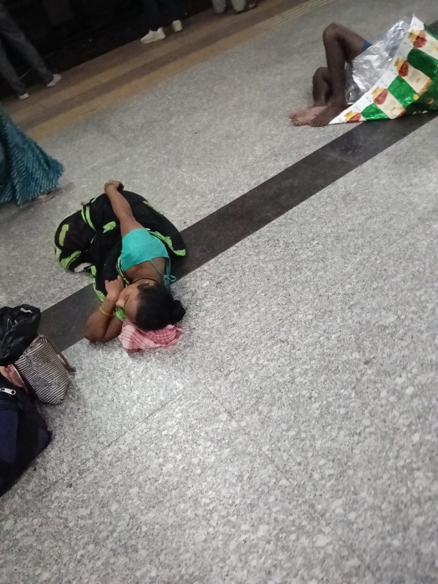 GhosalSaumoy's tweet photo. This is the picture of #howrahstation platform no 3. Is this the place for sleeping, setting? Such a diagrace @indianrailway @railcomplaint #howrahrailwaystation #howrahgrp https://t.co/N4DD3oFJTU