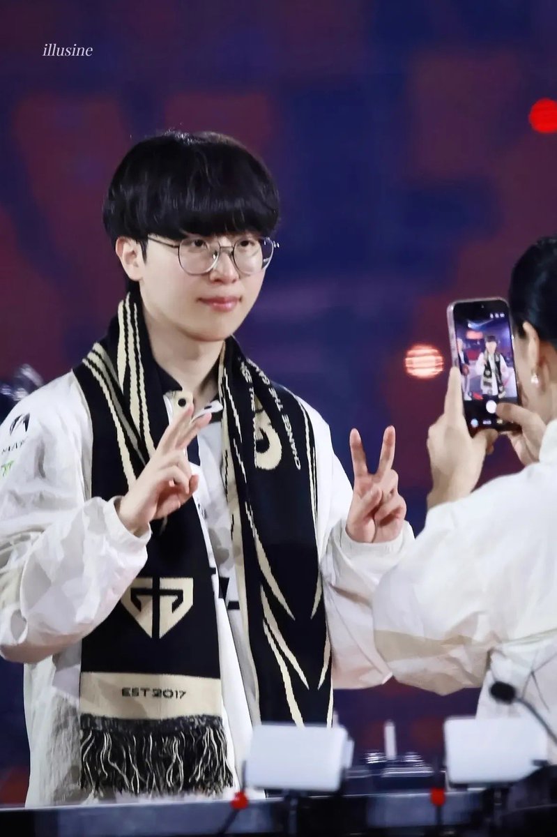 xiety03's tweet photo. Awwwww Chomom taking pics for Kiin 🥹🥹🥹 idc that’s her son too 🥹🥹🥹 

Pics belong to illusion_is_mine__ on threads https://t.co/giKp3xG3E8