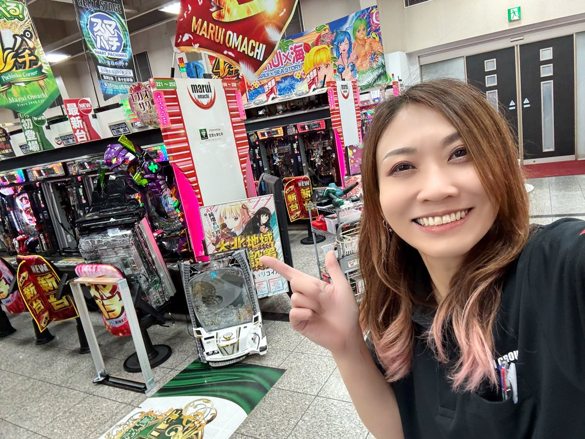 marui_omachi's tweet photo. ども〜🎶今ちゃんです*ˊᵕˋ)੭
さてさて今日は❗️またまた新台入替作業です‼️只今頑張って設置してくれてますー😊
なんと4円ぱちんこ1円ぱちんこスマパチ増台✨20円すろっとスマスロ増台でございます😆
初日は１７日(木)予定となってますよ🎶 https://t.co/n9du2HASq9