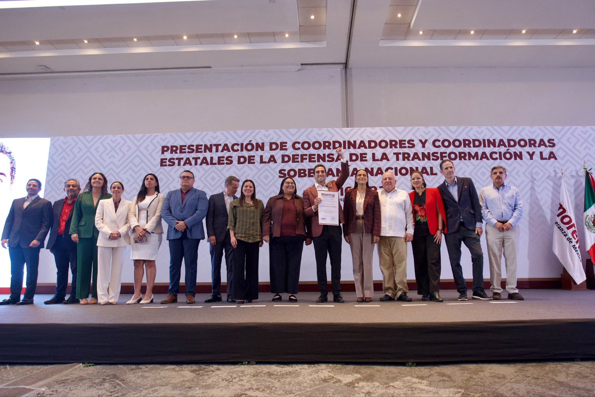 A_MontielR's tweet photo. En #QuintanaRoo, el pueblo habló y decidió: @GinoSeguraV encabezará la Coordinación Estatal de la Defensa de la Transformación y la Soberanía Nacional.

Una responsabilidad que asumimos en unidad, con la fuerza de nuestra militancia y siempre cerca de la gente.

¡Enhorabuena, Gino! 🇲🇽

#UnidosPorLaTransformación