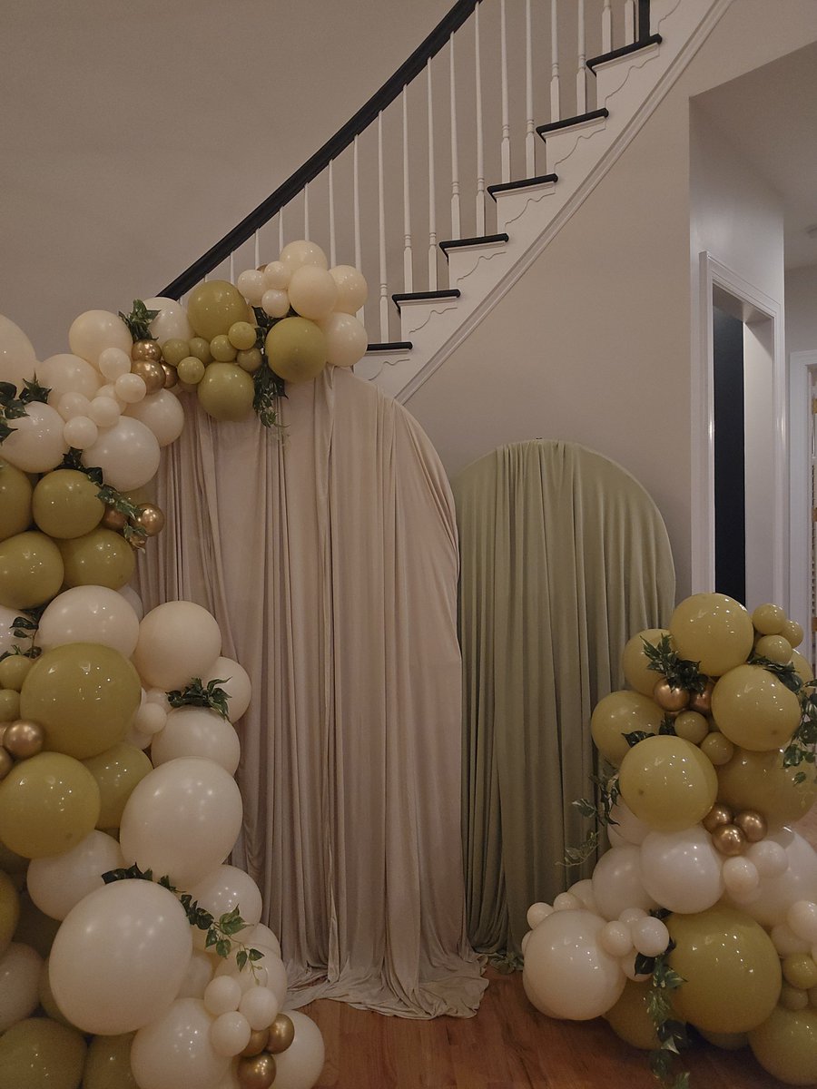 CrystalClearSo5's tweet photo. 🍃 Babyshower 🍃
🎈Crystal Clear Solution🎈301-818-0042🎈
 *balloon artist: @crystalclear.solutions
 *host: @swetachak
 *balloon supplier:  @balloons_direct @kalisanballoons
#dmvballoonartist  #crystalsballoons #earthlybabyshower #olive #goldchrome
 📍 McLean, VA https://t.co/uYAFOARIUU