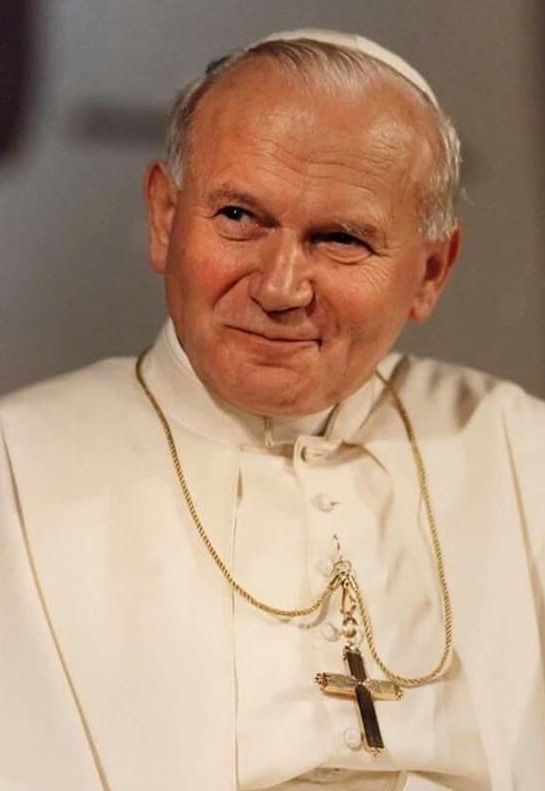 Reina_de_la_Paz's tweet photo. «El amor vence siempre, como Cristo ha vencido».

San Juan Pablo II https://t.co/5VGKrYro6N