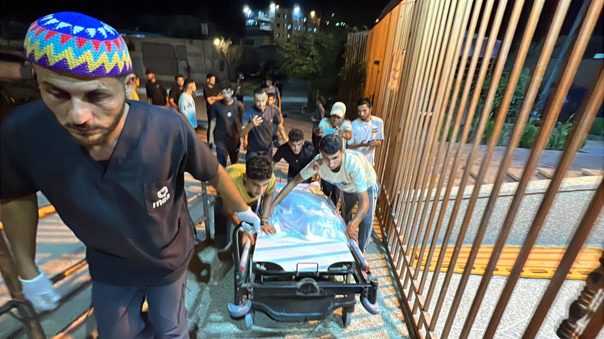 AnasAlSharif0's tweet photo. عاجل 
شهيدان وعدد كبير من الاصابات جراء استهداف خيام النازحين في مخيم الصمود غرب خانيونس جنوب القطاع . https://t.co/aLckXX4Czs
