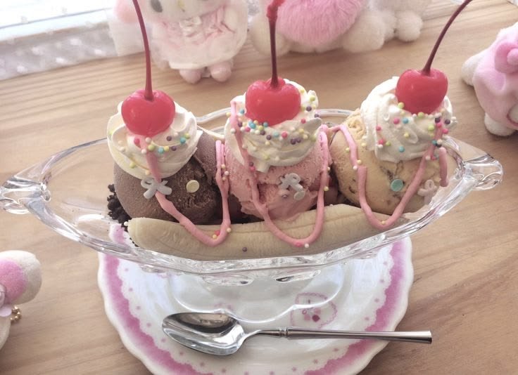OkoChuroko's tweet photo. Sad day guys I have a sundae but no one to share it with.. (⁠ᗒ⁠ᗩ⁠ᗕ⁠) https://t.co/gmGlRqpnfw