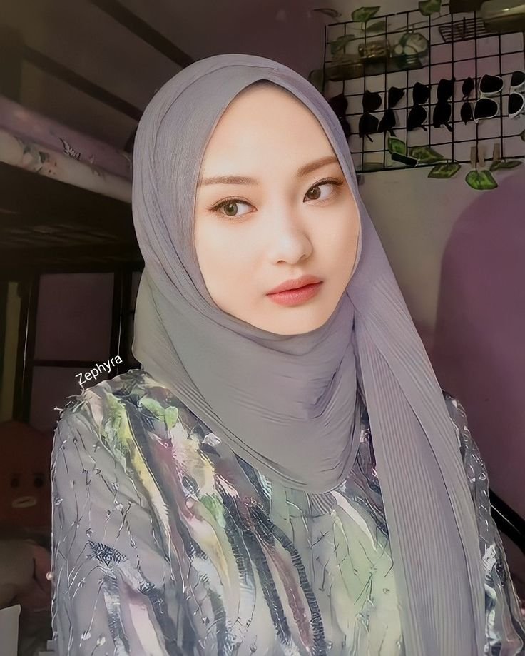 KYEHOONgoeson's tweet photo. @MINGIslast @NINGNINGslast @KARINAslast @WONYOUNGslast Yes, it's true. NINGNINGslast is capable of doing anything from being a top idol who travels from country to country, to an ustadzah from masjid to masjid. She is an all-rounder who can do anything, with the sole exception of “bikin dia suka sama aku,” as she herself has stated. https://t.co/zz78t3zCfc