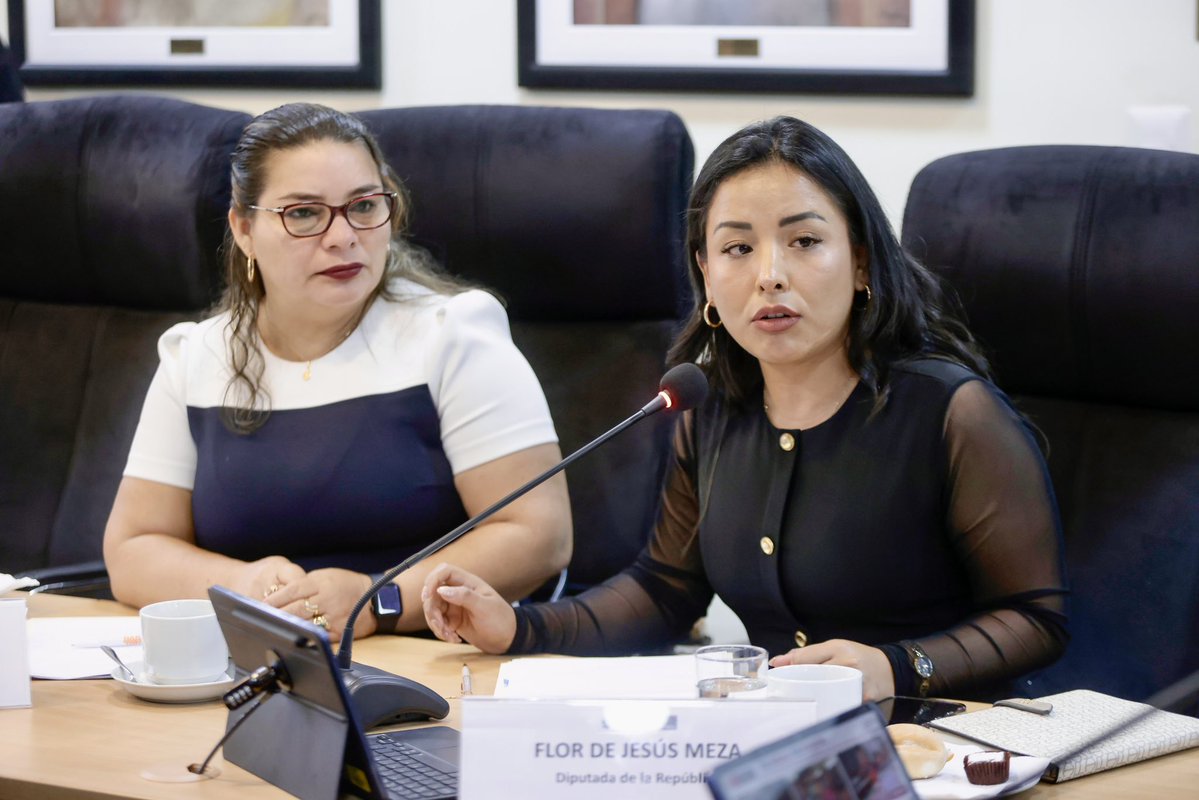 flormezar's tweet photo. #Condorcanqui no puede seguir esperando. Nos reunimos con la ministra de la Mujer, Mara Seminario, para revisar las acciones frente a la violencia sexual que afecta a niñas y adolescentes.

Fiscalizaremos que los compromisos se cumplan. El Estado debe llegar, proteger y responder.

#NoMásViolencia