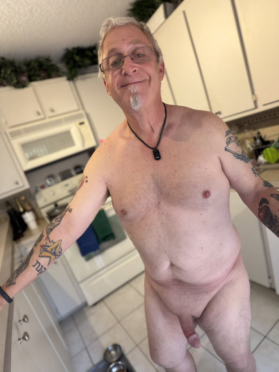 nsfwadventures's tweet photo. The best part about living close to work is going home for lunch! 

#nudityisnatural #nudityisnormal #nakedlife #nudelife #naked #nude #nudist #nakedandproud #saynotoclothes #barelife #nudism #getnaked #staynaked #normalizenudity #normalstuffnaked https://t.co/QhDh8jaej6