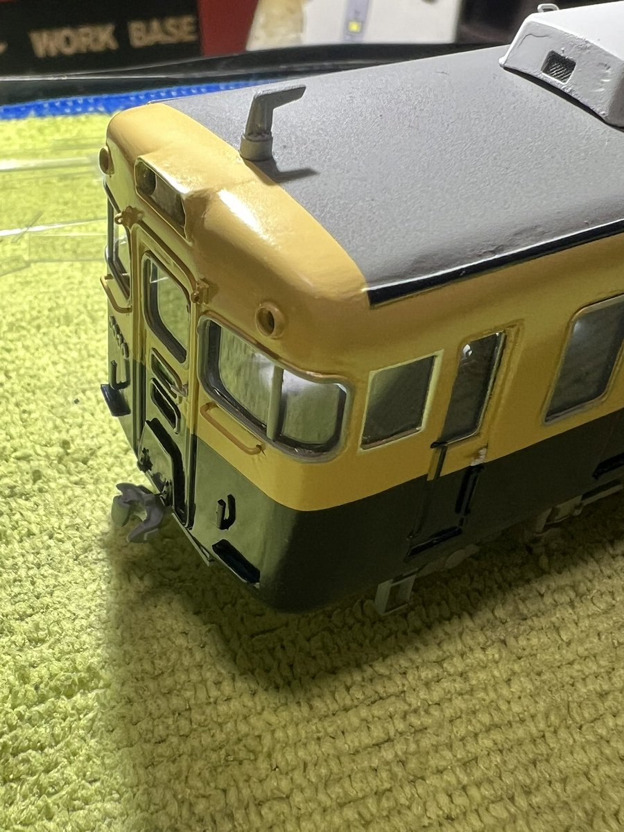 cndgwks's tweet photo. 16番山陽3000系製作記24
おはようございます
今朝は先頭車の前面窓の貼り付けです。パノラミックウインドウなのでキャブロイドを使用しました。 https://t.co/sW8WrTJZoW