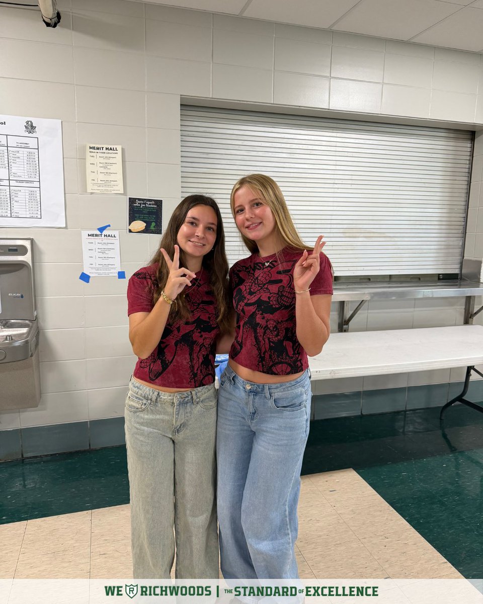 Richwoods_HS's tweet photo. TWIN DAY AT THE CASTLE

#weRrichwoods | #TheStandardOfExcellence https://t.co/tR13G4t5QC