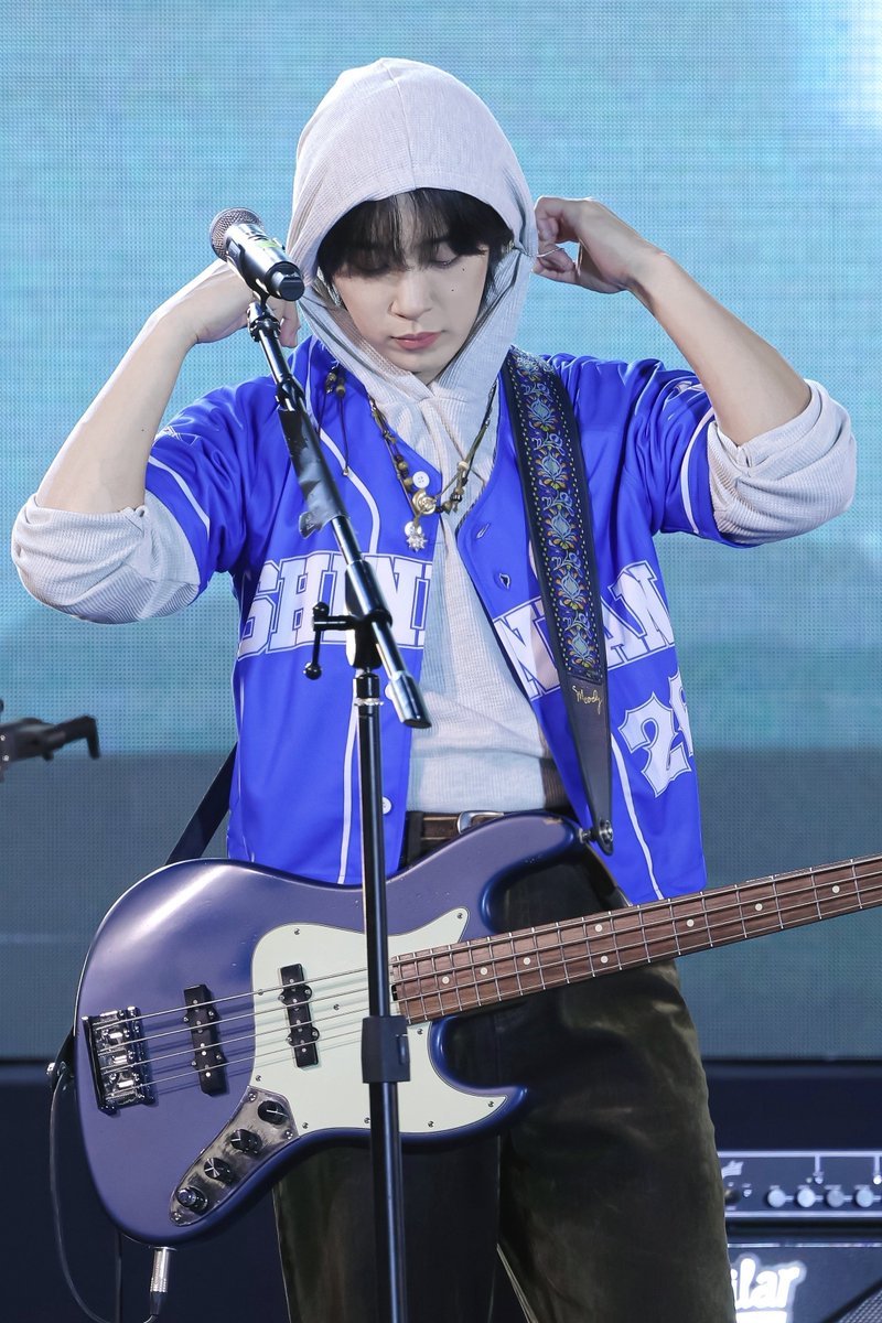with_ft's tweet photo. 260915 신한대 축제 CODE:BLUE

#FT아일랜드 #FTISLAND
#이재진 #leejaejin @saicowow https://t.co/CA1Lle1rRi