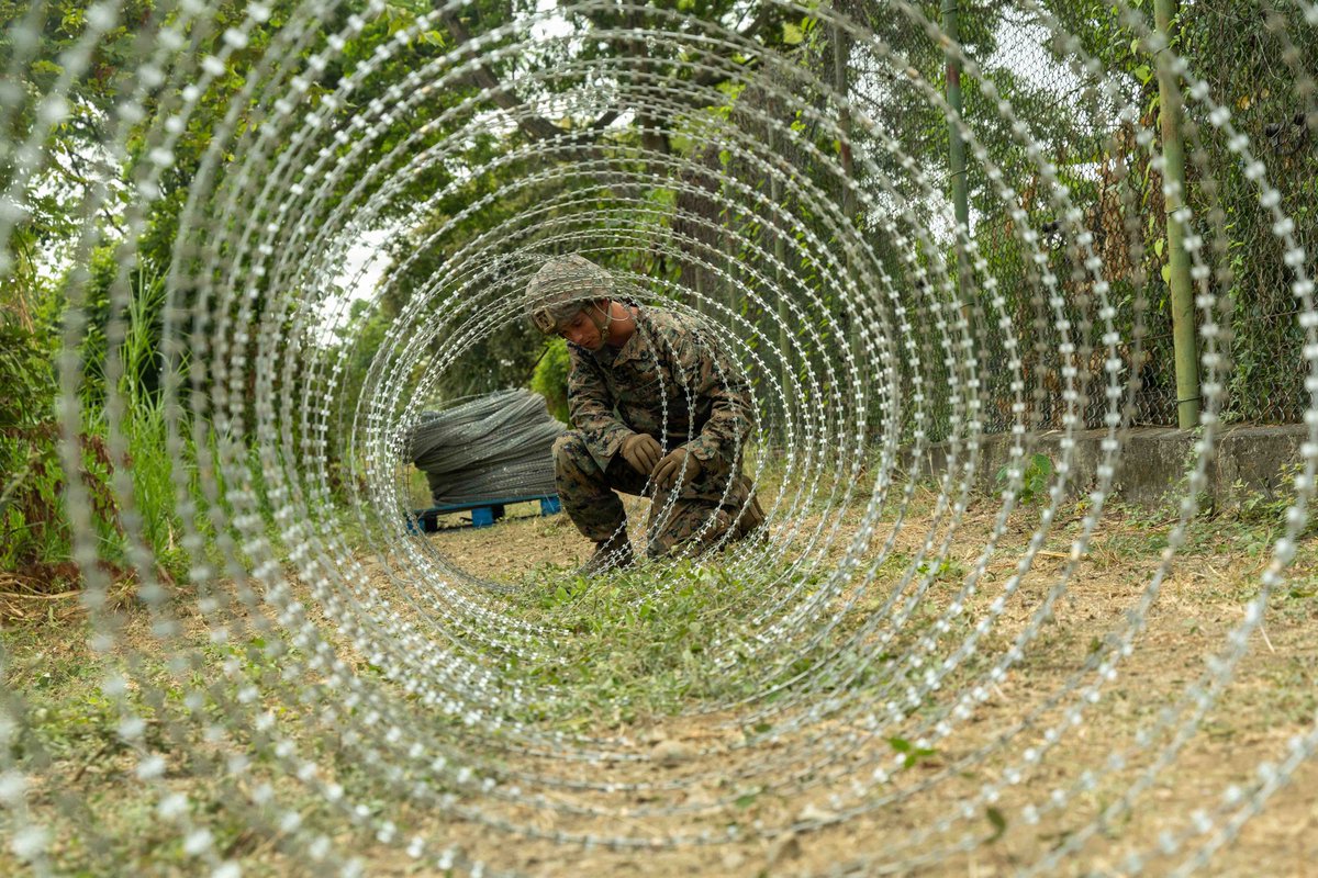 The24MEU's tweet photo. Providing Security
@USMC Marines with #clb8, #lcf24, improve security around the perimeter of an airfield.
U.S. military forces a deployed to @Southcom area of responsibility, in support of #jtfwhem, and @DeptofWar-directed operations. https://t.co/ezOhMYZaQc