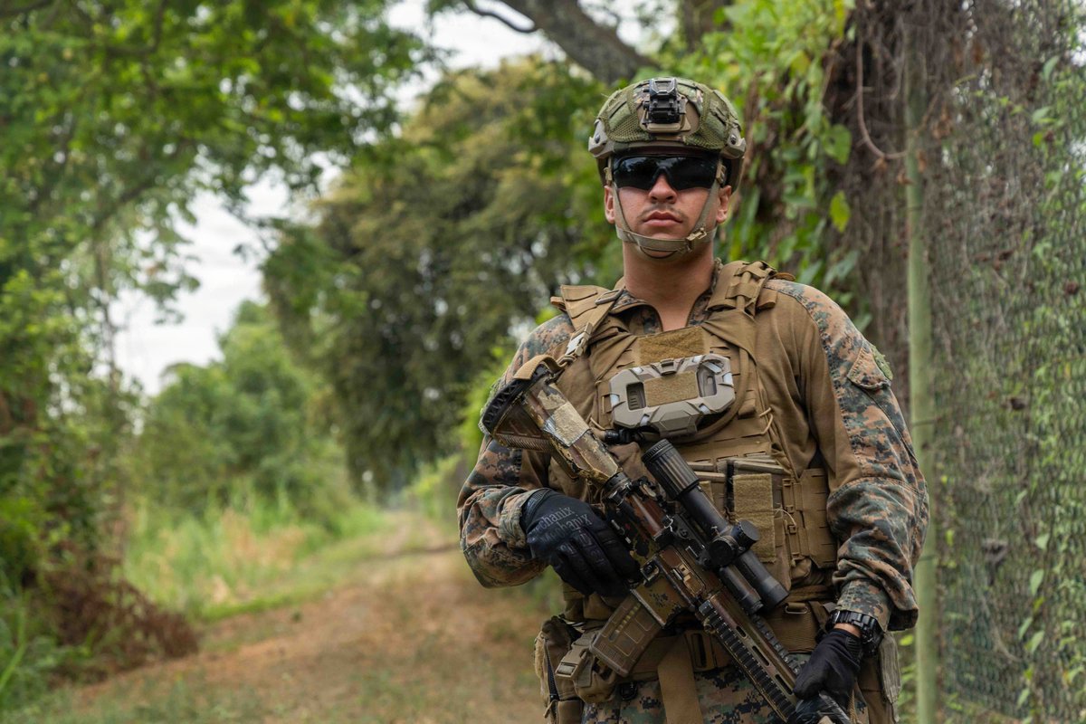 The24MEU's tweet photo. Providing Security
@USMC Marines with #clb8, #lcf24, improve security around the perimeter of an airfield.
U.S. military forces a deployed to @Southcom area of responsibility, in support of #jtfwhem, and @DeptofWar-directed operations. https://t.co/ezOhMYZaQc