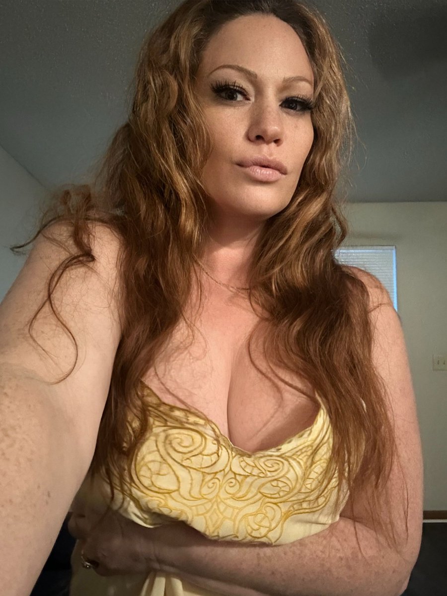 LifesConfessed's tweet photo. The best part about getting dressed up for a date?

Knowing someone is going to spend the entire evening thinking about getting me undressed. 😈 https://t.co/us8N9MGaLU