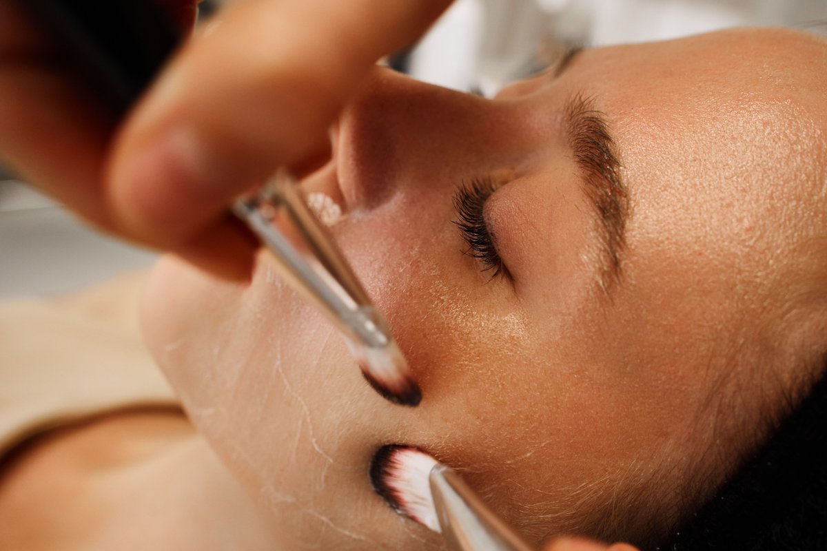 Highnessmedspa's tweet photo. Is uneven skin texture holding you back? Dermaplaning at Highness Med Spa uses a sterile scalpel to remove dead skin and vellus hair, revealing a smoother, radiant complexion. Our experts ensure precision for your best results. How do you keep your skin texture smooth? ✨
#ED https://t.co/OnnxOx1GhS