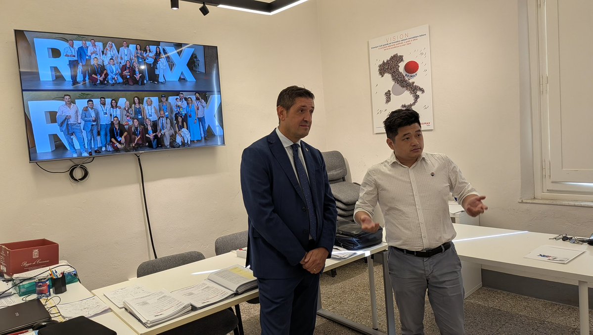wangremax's tweet photo. 📍 Oggi tappa Empoli
Nuova riunione mensile REMAX Ideale: numeri, aggiornamenti, confronto e soprattutto tanta energia per affrontare al meglio questa ripartenza di settembre
Ogni sede ha la sua identità, ma la direzione è una sola: crescere insieme, condividere
#remaxideale https://t.co/WOUietwRQh