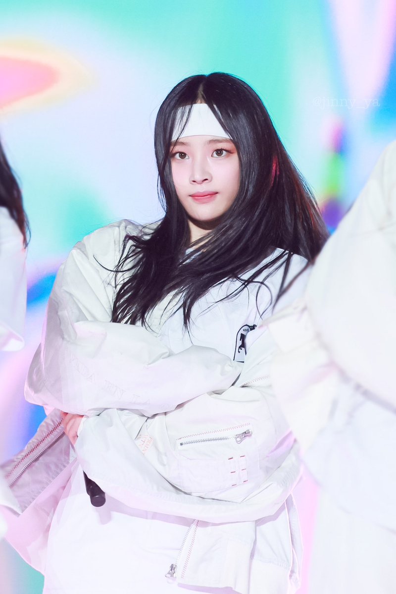 nicehaerin's tweet photo. 이런느낌의 민지얼굴조음 눈썹부슝부슝하고 막 https://t.co/TyzrImhwGB