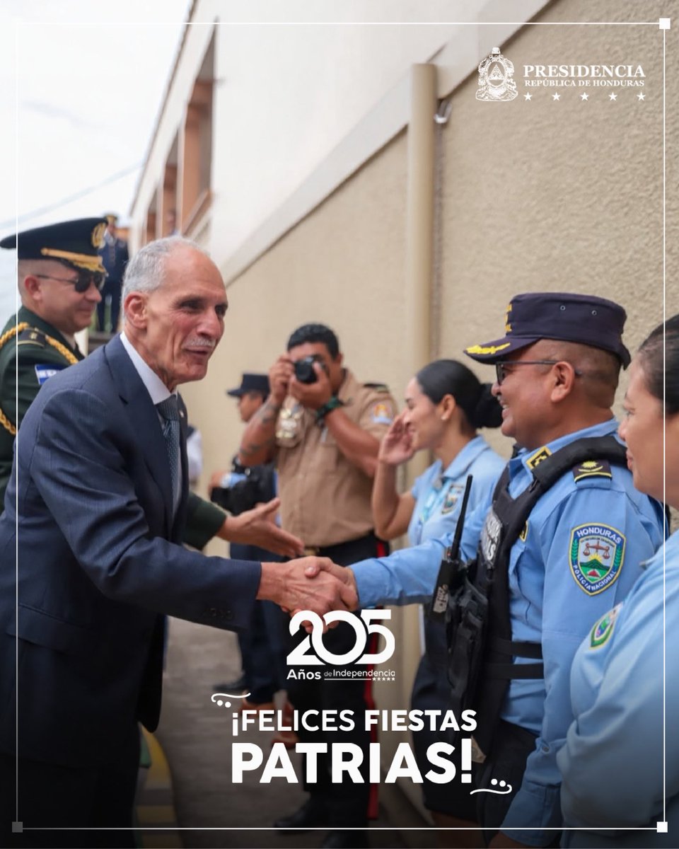 hnpresidencia's tweet photo. En el marco de la celebración del 205 aniversario de la independencia patria, el presidente Nasry Asfura visitó al Benemérito Cuerpo de Bomberos para saludar y agradecer el servicio que presta a la ciudadanía. 

#HondurasNosUne🇭🇳 https://t.co/KBi7pknhqA