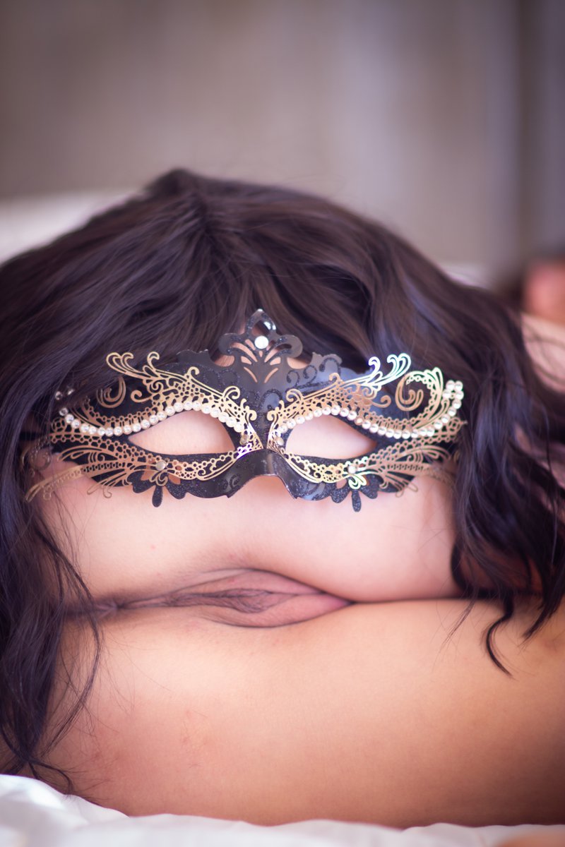 erotica_arte's tweet photo. Follow @melissatroutt for stunning nude art! https://t.co/H7x5Mi3SZa