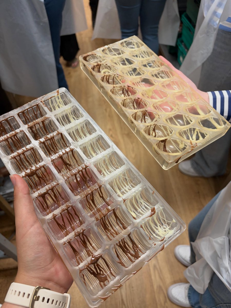 jess_s2bieber's tweet photo. Chocolate is always a good idea, especially from Bonbon Workshop at Olala Chocolat Dordrecht. https://t.co/6ZDvQC9XFu