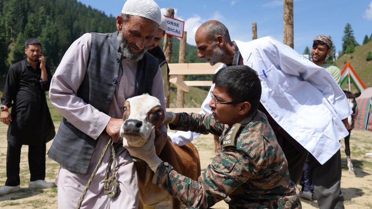 mirshabir568024's tweet photo. Veterinary &amp; Animal Rearing Camp at Machhal 
#IndianArmy supported 350 locals and 150 livestock with free veterinary care, medicines and expert guidance.
#IndianArmy #Machhal #BakarwalCommunity 🇮🇳 https://t.co/6kzDJ10zlX