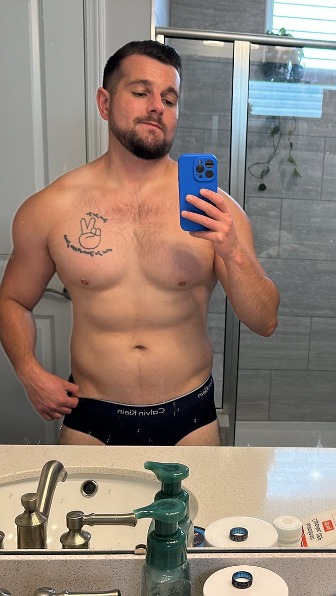 CoachRJA's tweet photo. Daily selfies in this mirror apparently https://t.co/cRJcwq3Upy