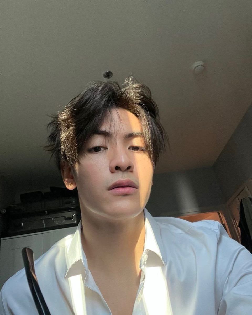 joongsol's tweet photo. These photos of Joong; his cinnamon skin, his hair, his face my favs!!! https://t.co/Obs5zmxiE3