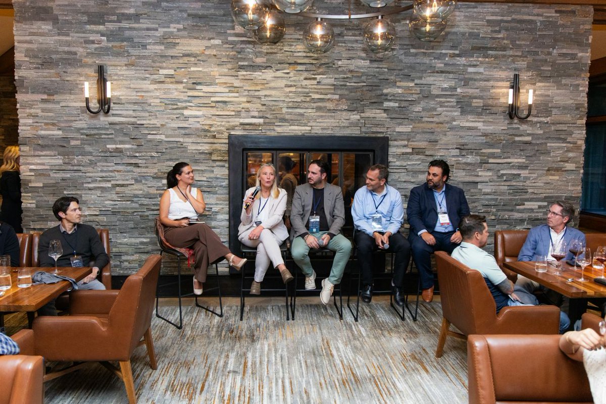 DDXSUMMIT's tweet photo. Fireside Chat takeaway:
The digital pathology industry is moving toward becoming the standard of care, but forces like interoperability issues and an unclear ROI for labs continue to cause difficulties for practices trying to make the switch.
#digitalpathology #DDxSummit https://t.co/NNT25ql3Xw