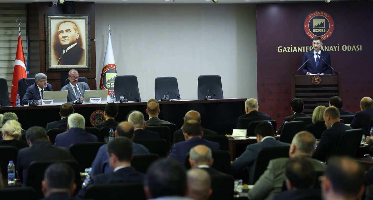nejatkocer's tweet photo. Gaziantep Sanayi Odası 
Eylül ayı meclis toplantısına katıldım.  Gündemdeki ekonomik gelişmelerin ve Gaziantep’in üretim istihdam ve ihracat rakamlarının değerlendirildiği toplantıda; sanayimiz için yapılan başarılı hizmetler ve değerli çalışmalarından dolayı meclis başkanı Adil Konukoğlu ve yönetim kurulu başkanı Adnan Ünverdi’nin şahsında yönetim kurulu ve meclis üyelerine teşekkürlerimi sundum. Emeklerine sağlık
@askonuk @adnan_unverdi
