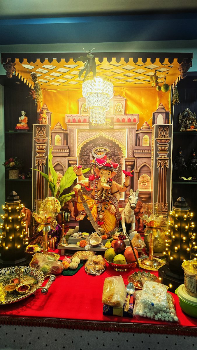 StockExpressHQ's tweet photo. In the presence of the Divine Protector. 🙏💫

May Lord Ganesha remove all obstacles and bless us with wisdom and joy.

गणपती बाप्पा मोरया! ✨

#GanpatiBappaMorya #GaneshChaturthi #Ganeshotsav #BappaBlessings #Vighnaharta #LordGanesha #BappaMajha #DivineVibes #FestiveSeason #GanpatiFestival #RajeshahiBappa #GaneshUtsav