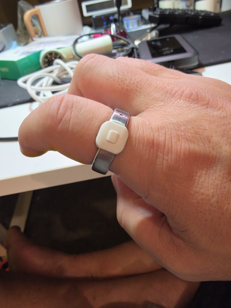 sat0xshi's tweet photo. Pebble index01が届いたのでGrok botと連携させてみた。しゃべると、@bot のwebhookを叩いて、Botがキャッチします。ちょっとコツがあったのでそれも下記に。
https://t.co/BBt3KENPbg
しばらく使って見て微調整するかも。 https://t.co/g3LKxxMdml