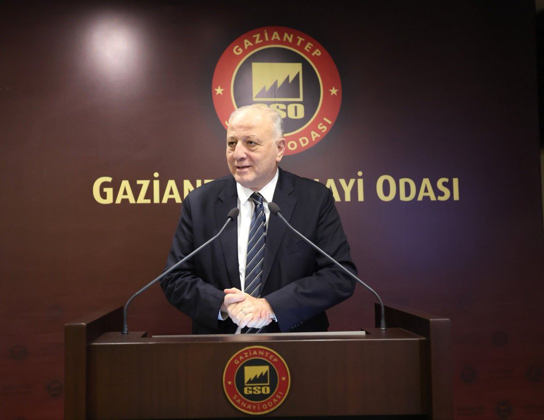 adnan_unverdi's tweet photo. GSO Eylül Ayı Meclis Toplantımızı; Odamızın önceki dönem Yönetim Kurulu Başkanı ve önceki dönem Gaziantep Milletvekilimiz Sayın Nejat Koçer'in katılımlarıyla, Meclis Başkanımız Sayın Adil Sani Konukoğlu’nun başkanlığında, Meclis Başkanlık Divanı Üyelerimiz, Meclis, Danışma Kurulu ve Yönetim Kurulu Üyelerimiz, GAGİAD yönetim kurulumuz, TOBB Gaziantep Kadın Girişimciler Kurulumuz ve Yeni Nesil Sanayici Platformu üyelerimizin katılımıyla gerçekleştirdik.

Odamızın 9'uncu döneminin son meclis toplantısında; hayata geçirdiğimiz çalışmaları, sanayimiz ve iş dünyamız adına attığımız adımları, yürüttüğümüz projeleri, sanayi ve ekonomiye dair güncel gelişmeleri değerlendirdik.

Bu süreçte birlikte büyük özveriyle çalıştığımız, Yönetim Kurulumuza, Meclis ve Danışma Kurulumuza, Odamız Üyelerine, Yeni Nesil Sanayici Platformu Üyelerimize ve TOBB Gaziantep Kadın Girişimciler Kuruluna yürekten teşekkür ediyorum.

Toplantımızda konuk ettiğimiz, GSO Önceki Dönem Yönetim Kurulu Başkanımız ve Gaziantep Önceki Dönem Milletvekilimiz Sayın Nejat Koçer'e, iş dünyamız adına ortak hedefler doğrultusunda birlikte yürüdüğümüz Gaziantep Genç İş İnsanları Derneği (GAGİAD) Yönetim Kurulu Başkanı Sayın Yunus Kara'ya ve Yönetim Kurulu Üyelerine ayrıca teşekkür ediyorum.

@TOBBiletisim  @nejatkocer @Gagiad