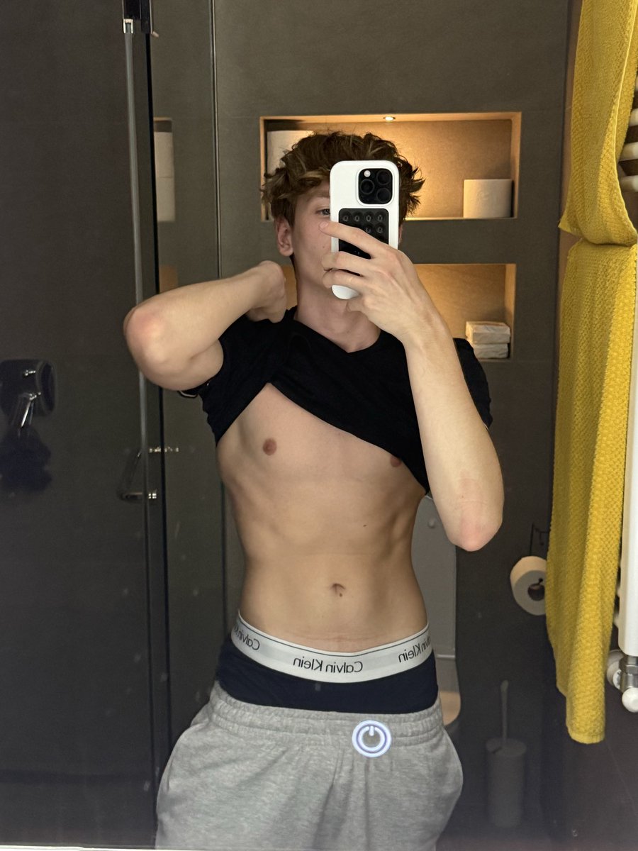 volkwanos's tweet photo. just a quick mirror check https://t.co/oJWJzIBbs5