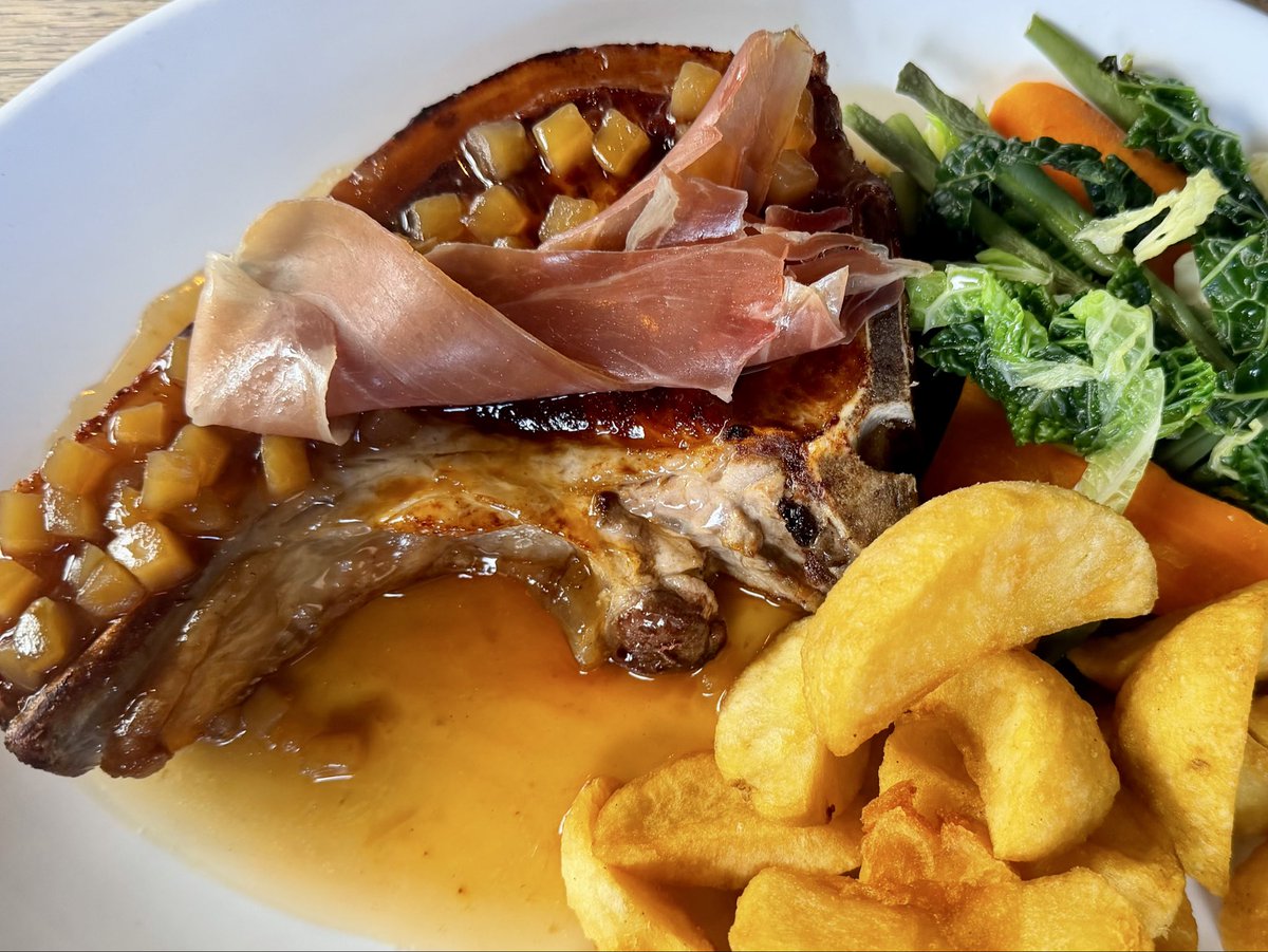 RushforthMike's tweet photo. A beautiful September day so ideal for a pub lunch then a walk through the countryside. Happy Tuesday everyone #EastYorkshire #Publunch https://t.co/2t8VvGELBx