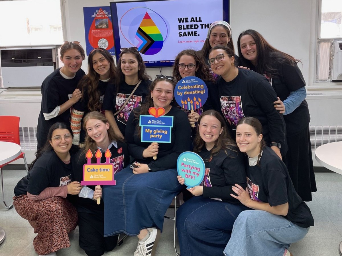 MemorialBldCtrs's tweet photo. Regular platelet donor Rivkah decided to celebrate her birthday differently this year!🎉

Rivkah brought 10 of her closest friends to one of our donor centers. While the birthday girl rolled up her sleeve to give platelets, her friends joined her in giving 9 lifesaving pints! https://t.co/7NVykqgo1D