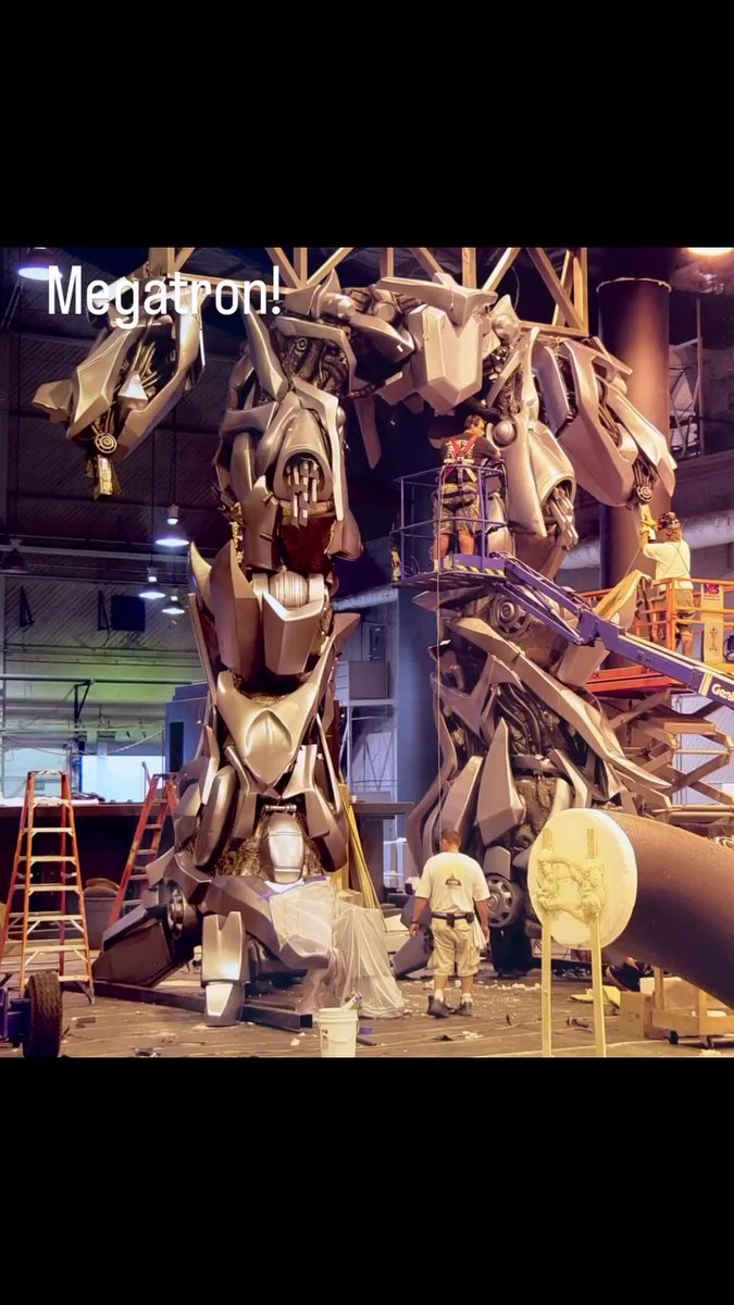 tfw2005's tweet photo. Transformers 2007 Megatron 25 Feet / 7.62 Meters Prop Revealed https://t.co/sjY0C2gIrF https://t.co/AIYQqm7Tfh