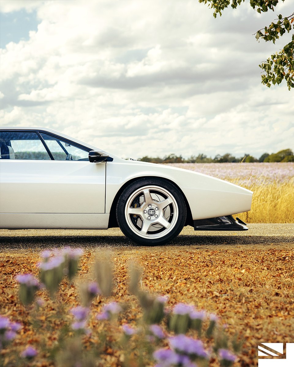 EncorDesign's tweet photo. What goes into a Series 1?
- Bespoke carbon fibre body
- Rebuilt Lotus V8 featuring forged pistons, improved cooling systems &amp; stainless exhaust
- Re-engineered gearbox - a joint project between Encor &amp; Quaife
- Upgraded suspension to Esprit Sport 350 spec
- AP Racing brakes https://t.co/8KN4Dl1SBb