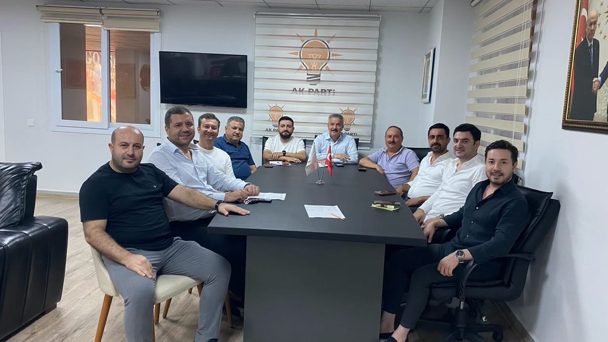 omerryasarrr's tweet photo. 📍 HAFTALIK YÜRÜTME KURULU TOPLANTIMIZ

Mezitli İlçe Başkanımız Sayın Hüseyin Kılıç’ın liderliğinde, olağan haftalık Yürütme Kurulu toplantımızı gerçekleştirdik.

Toplantımızda ilçemizde yürüttüğümüz çalışmalarımızı değerlendirerek, önümüzdeki dönemde gerçekleştireceğimiz faaliyetler ve teşkilat çalışmalarımız üzerine istişarelerde bulunduk.

Birlik, beraberlik ve kararlılıkla; Mezitli’miz için çalışmaya devam ediyoruz. 🇹🇷

Recep Tayyip Erdoğan 
Ahmet Büyükgümüş
Yahya Çelik 
Ruken Şahin Kilerci 
Adem Aldemir

#AKParti  #Mezitli