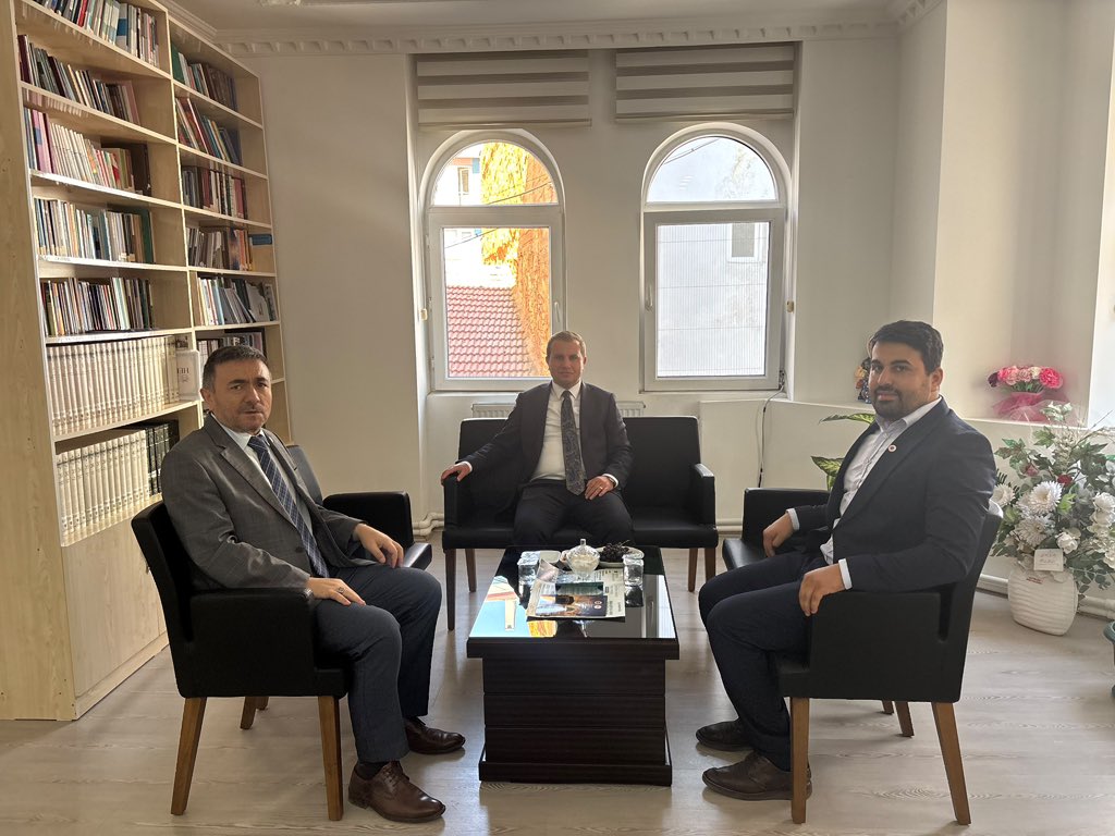 EmirdagKaymakam's tweet photo. Kaymakamımız Adem Topaca, 

✔️Emirdağ İlçe Müftülüğünü ve 
✔️Emirdağ Ticaret Odası Başkanlığını ziyaret etti. 

Ziyaretlerde yürütülen çalışmalar hakkında bilgi alışverişinde bulunuldu. https://t.co/mBSKrP2xDg