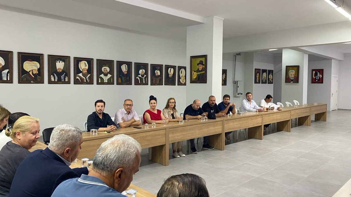 omerryasarrr's tweet photo. 📍 İLÇE BAŞKANLIĞIMIZ | HAFTALIK YÖNETİM KURULU TOPLANTISI

Olağan haftalık Yönetim Kurulu Toplantımızı, Mezitli İlçe Başkanımız Sayın Hüseyin Kılıç başkanlığında gerçekleştirdik.

Toplantımızda İlçe Başkanımız Sayın Hüseyin Kılıç, İlçe Koordinatörümüz Sayın Ayşe Serin Akdeniz ve kıymetli teşkilat mensuplarımızın katılımlarıyla ilçemizde yürütülen çalışmalarımızı değerlendirdik; önümüzdeki döneme ilişkin plan ve hedeflerimizi istişare ettik.

🤝 Birlikte daha güçlü, birlikte daha büyük hedeflere!

#AKParti #Mezitli