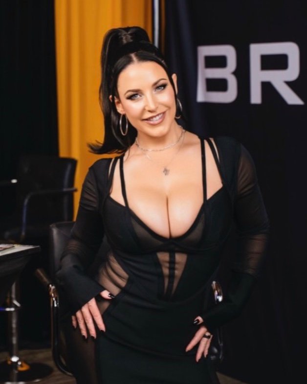 AngelaWhitvqcw's tweet photo. they don't make women like angela white anymore
@AngelaWhitkwhc https://t.co/cS8M1kPT6D