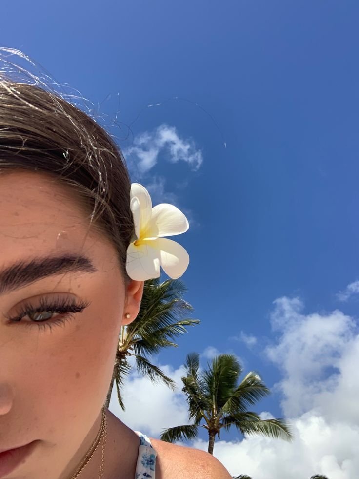 halucye's tweet photo. - "Half face mode ✌️" https://t.co/ITW196fSWN