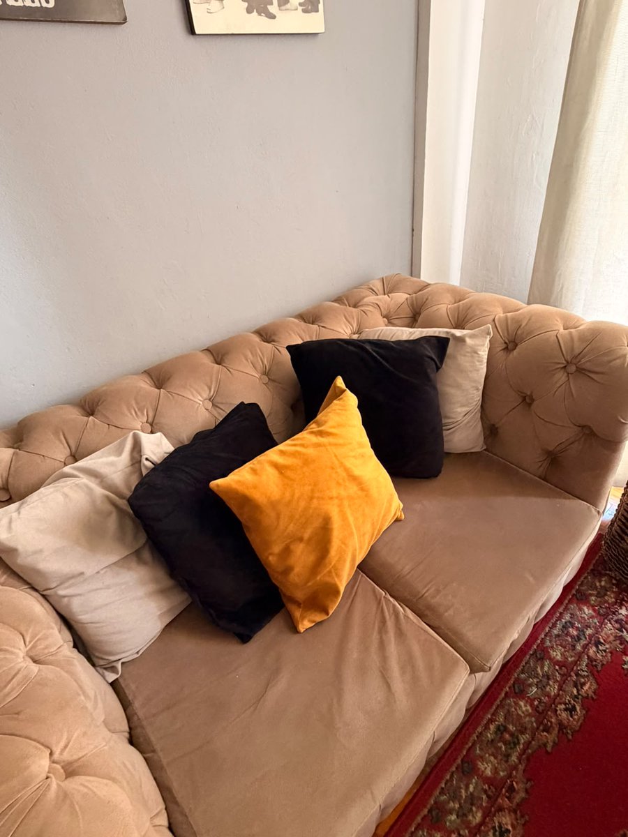 cremayfresas's tweet photo. MUEBLES EN VENTA ‼️
vendo sillón de 2 cuerpos CHESTERFIELD, de pana anti-manchas y mesa ratona de madera.
Se retira por Villa del Parque, CABA. Escucho ofertas. https://t.co/2dbpERPsFN