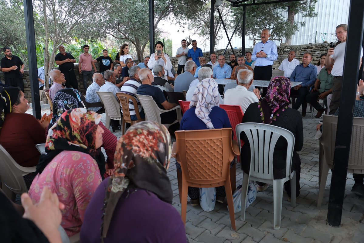 ZeydanKaralar01's tweet photo. Bugün Kozan ilçemizin Aydın, Doğanalanı ve Enizçakırı mahallelerinde yangından etkilenen hemşehrilerimizle bir araya geldik, geçmiş olsun dileklerimizi ilettik.
Bu zor günleri dayanışmayla hep birlikte aşacağız. 
Kozan’ımıza ve Adana'mıza geçmiş olsun. https://t.co/zqJWOb1r0g
