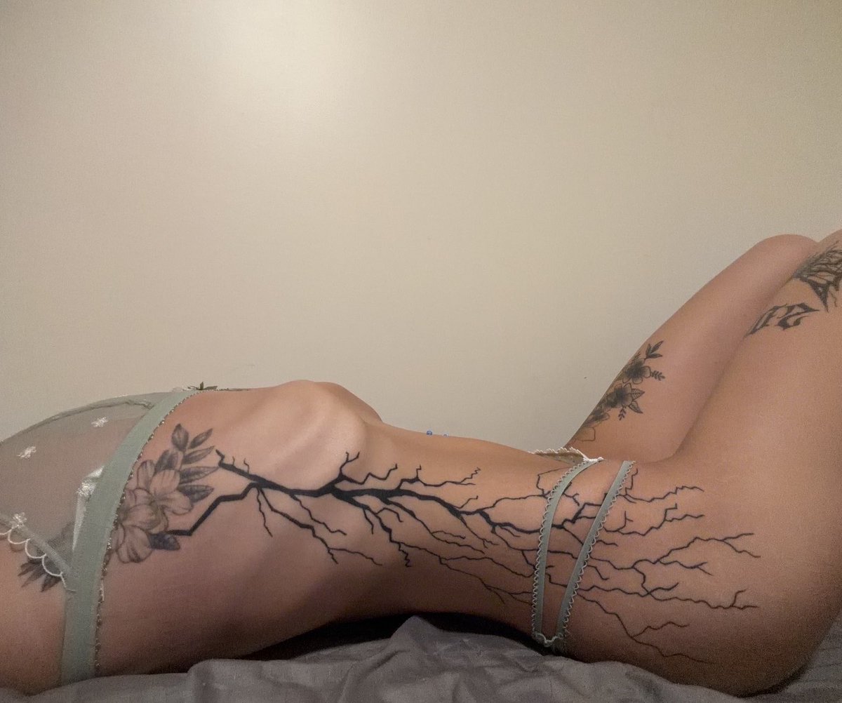 Avagsixb's tweet photo. body tea, art sick xx https://t.co/Cft7KGpleJ