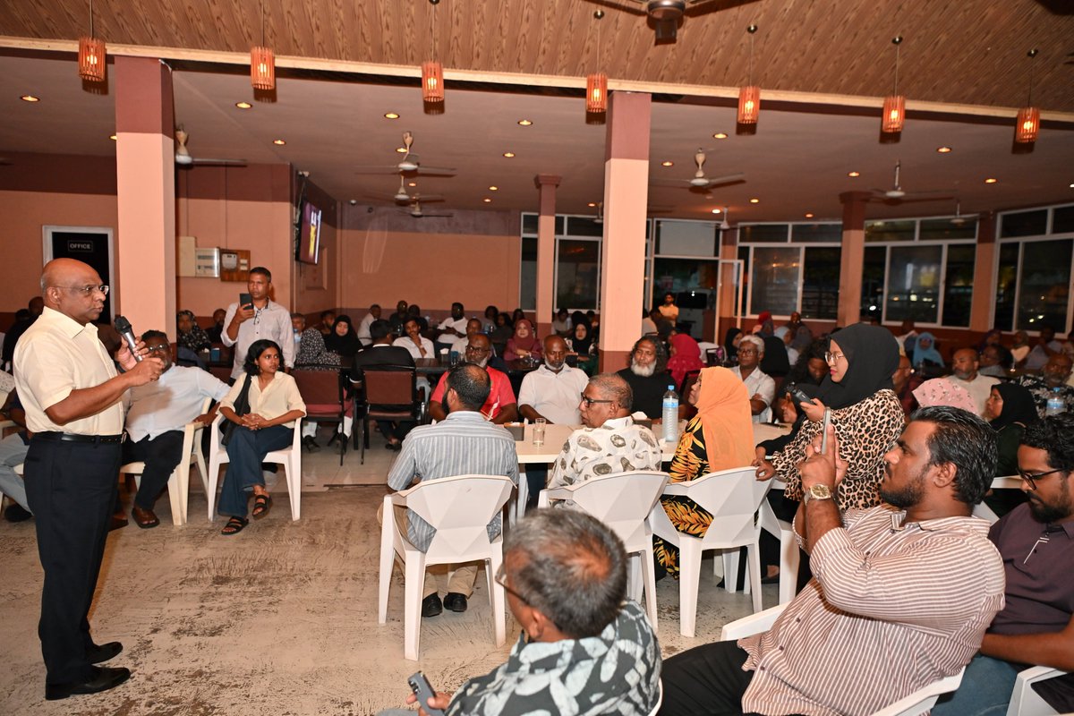 Mohamedfaisalv's tweet photo. MDP riyaasee primary Candidate @abdulla_shahid MDP Membarunaai badhalu kurehvun kuriyah dhanee.. @aabaareh https://t.co/WOq1ITn6LJ