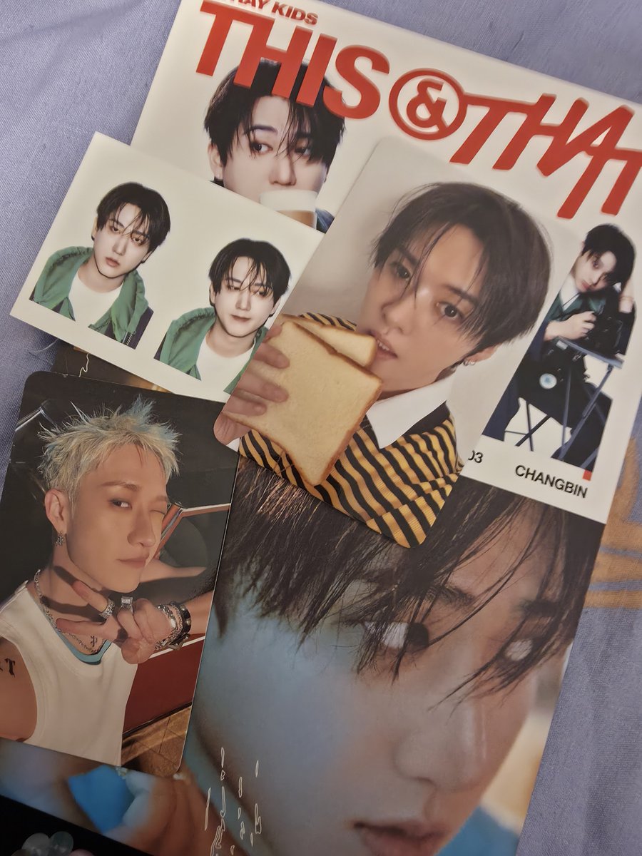 _howdiditend's tweet photo. la versione &amp; di changbin regala gioie (le foto con la giacca azzurra e le photocard della mia santissima trinità 🙂‍↕️) https://t.co/IIniu0pYOI