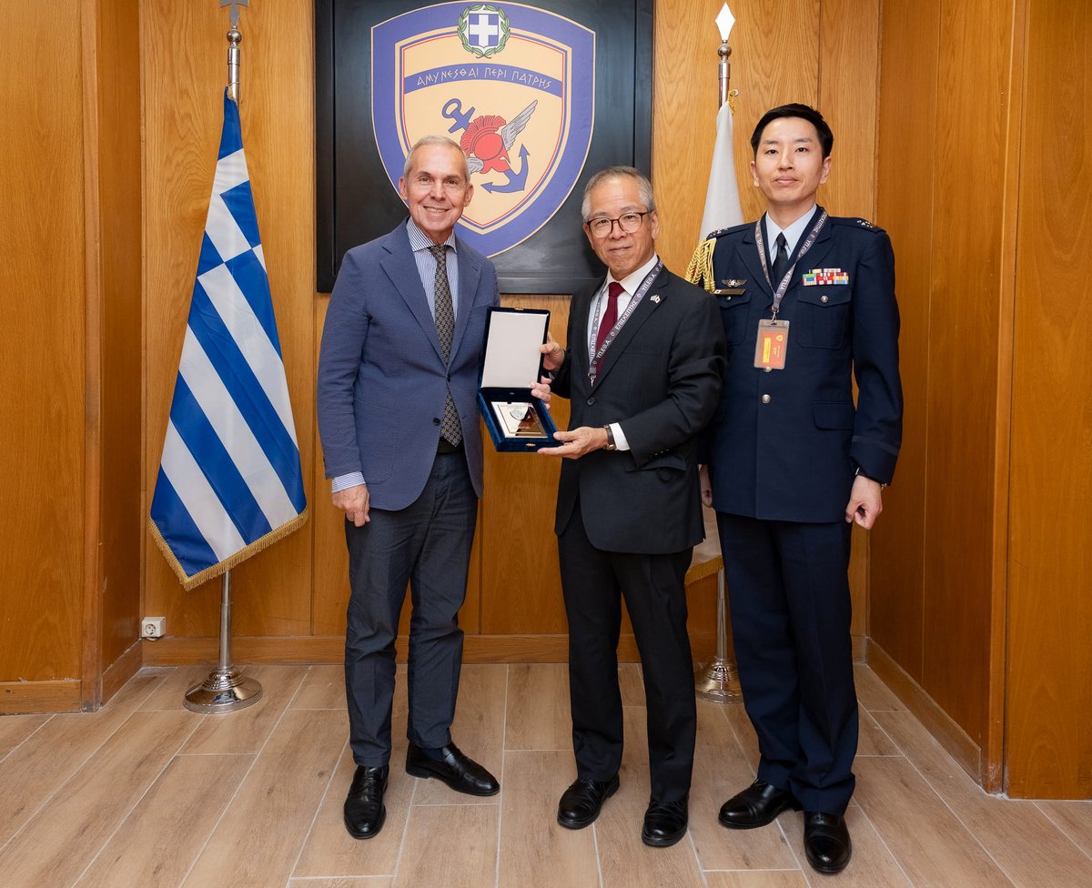Hellenic_MOD's tweet photo. Αποχαιρετιστήρια συνάντηση του ΥΦΕΘΑ @adavakis  με τον Πρέσβη της Ιαπωνίας Koichi Ito
https://t.co/351NMgfdx7 https://t.co/rAaL6MX34L