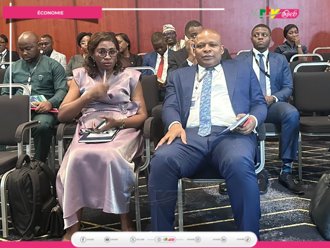 CRTV_web's tweet photo. Présidée par le président du Conseil d’administration de la Kikot-Mbebe Hydro Power Company (#KHPC), le Pr Ahmat Tom, la rencontre vise à présenter la structuration financière du projet et à mobiliser les financements nécessaires à sa réalisation. https://t.co/j3kFzonzSE