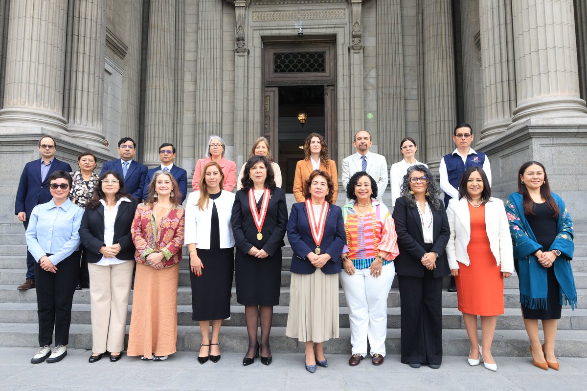 MESECVI's tweet photo. 1/4 📍#Perú 🇵🇪 | En el cierre de la visita técnica, la delegación del Comité de Expertas del #MESECVI presentó sus hallazgos y recomendaciones preliminares ante autoridades de los poderes Ejecutivo, Legislativo y Judicial, en la sede del @Poder_Judicial_ en Lima. https://t.co/HciDlZofck